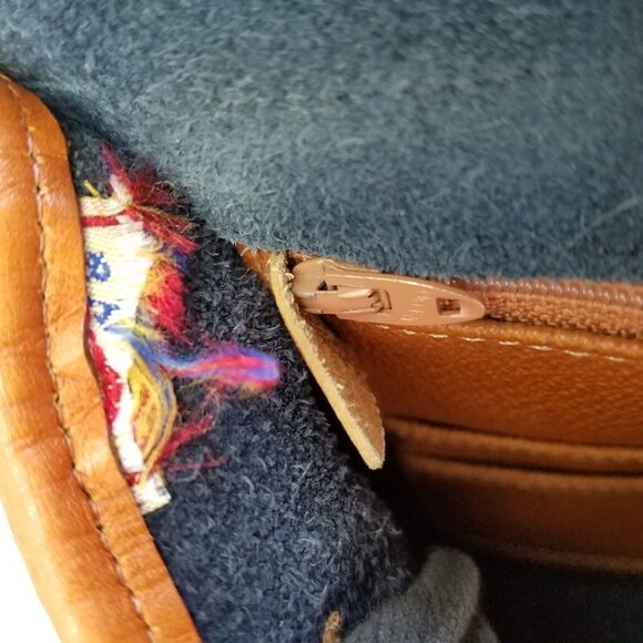 Vintage Dooney & Bourke Black Brown All Weather Leather Classics Equestrian Bag - Picture 15 of 16